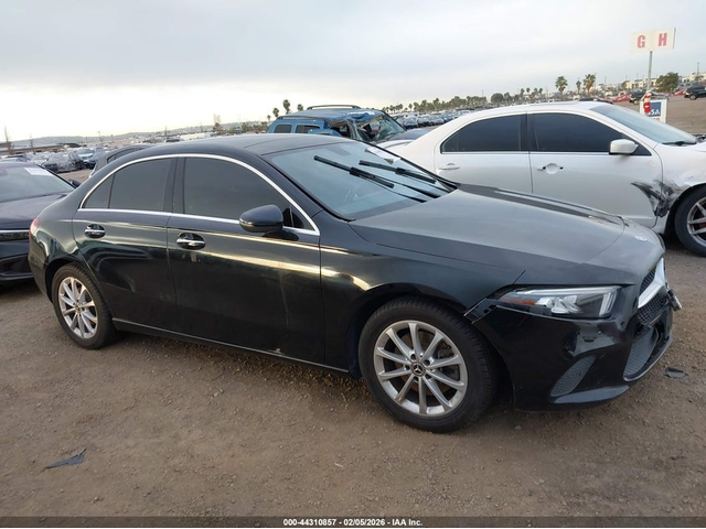 Mercedes-Benz A 220 2.0L I-4 DI, DOHC, VVT, TURBO, 188HP Front Wheel Drive - автомобили, коли, обяви за нови и употребявани 12