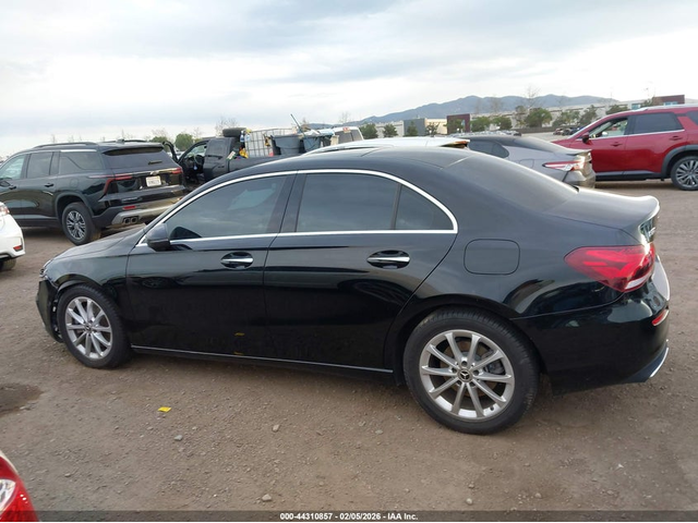 Mercedes-Benz A 220 2.0L I-4 DI, DOHC, VVT, TURBO, 188HP Front Wheel Drive - автомобили, коли, обяви за нови и употребявани 13