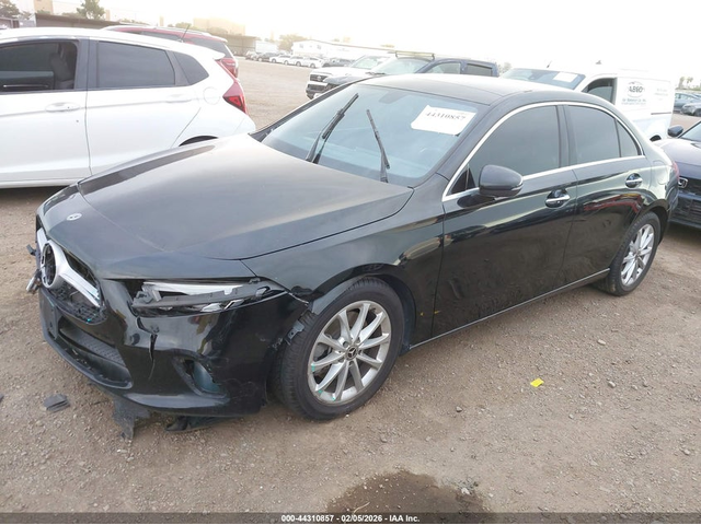 Mercedes-Benz A 220 2.0L I-4 DI, DOHC, VVT, TURBO, 188HP Front Wheel Drive - автомобили, коли, обяви за нови и употребявани 1