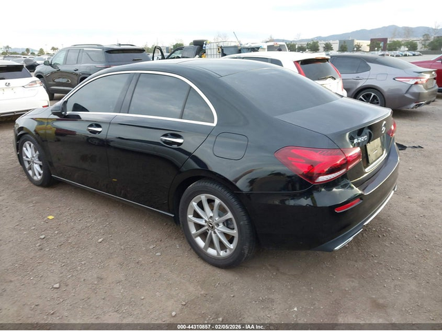 Mercedes-Benz A 220 2.0L I-4 DI, DOHC, VVT, TURBO, 188HP Front Wheel Drive - автомобили, коли, обяви за нови и употребявани 2