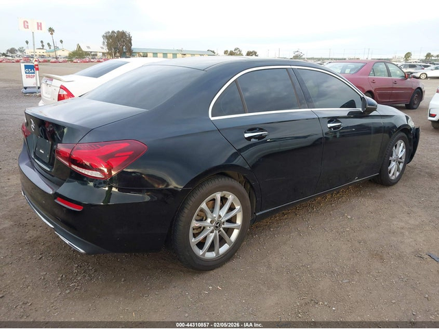 Mercedes-Benz A 220 2.0L I-4 DI, DOHC, VVT, TURBO, 188HP Front Wheel Drive - автомобили, коли, обяви за нови и употребявани 3