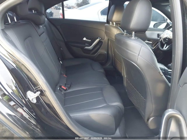 Mercedes-Benz A 220 2.0L I-4 DI, DOHC, VVT, TURBO, 188HP Front Wheel Drive - автомобили, коли, обяви за нови и употребявани 7