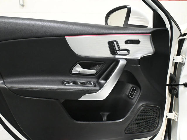 Mercedes-Benz A 220 4MATIC Sedan AWD - автомобили, коли, обяви за нови и употребявани 10