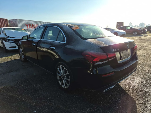 Mercedes-Benz A 220 CARFAX/ПОДГРЕВ/ПАНОРАМА/2 КЛЮЧА/АМБИЕНТ/ПАМЕТ - автомобили, коли, обяви за нови и употребявани 3