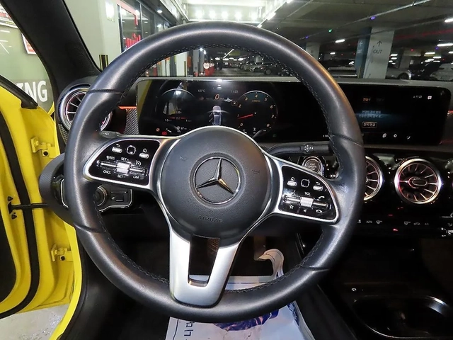Mercedes-Benz A 220 * ДИГИТАЛ* АМБИЕНТ* ПАМЕТ* LED ФАРОВЕ* КАМЕРА * ПО - автомобили, коли, обяви за нови и употребявани 4
