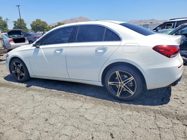 Mercedes-Benz A 220 - автомобили, коли, обяви за нови и употребявани 3