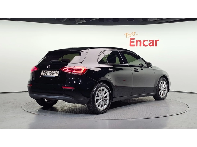 Mercedes-Benz A 220 Hatchback - автомобили, коли, обяви за нови и употребявани 1