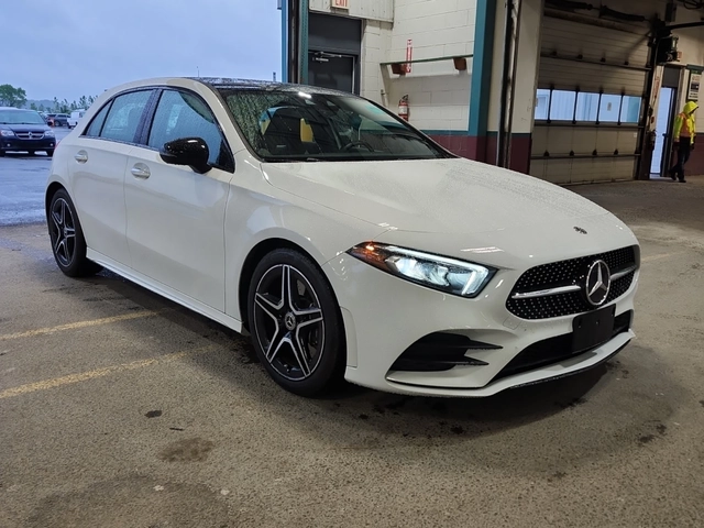 Mercedes-Benz A 250 2 КЛЮЧА * ПАНОРАМА * ПОДГРЕВИ * CARFAX - автомобили, коли, обяви за нови и употребявани 1