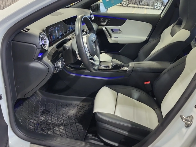 Mercedes-Benz A 250 2 КЛЮЧА * ПАНОРАМА * ПОДГРЕВИ * CARFAX - автомобили, коли, обяви за нови и употребявани 7