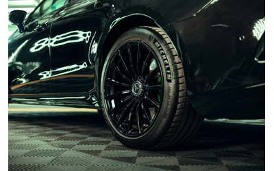 mercedes-benz-amg-gt - 5