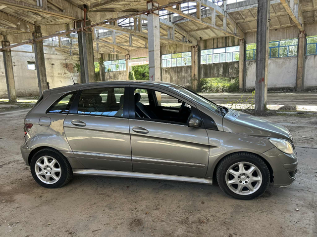 Mercedes-Benz B 180 2.0 - автомобили, коли, обяви за нови и употребявани 1