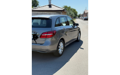 mercedes-benz-b-200-d - 1