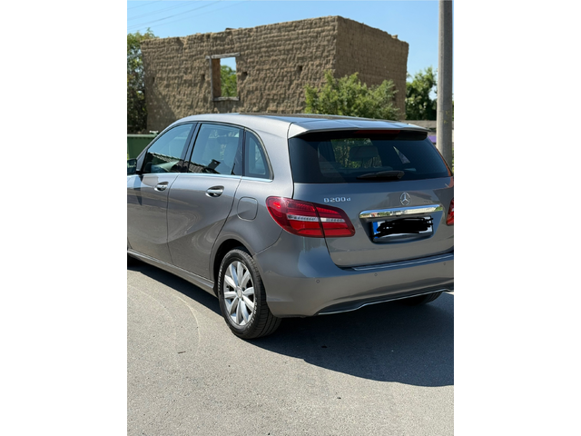 Mercedes-Benz B 200 d - автомобили, коли, обяви за нови и употребявани 2