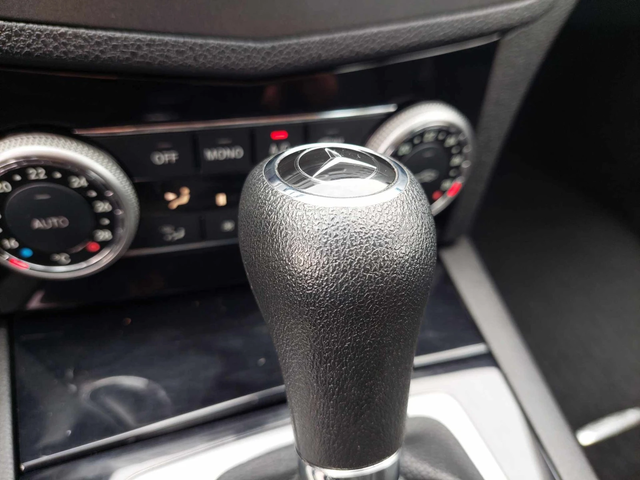 Mercedes-Benz C 180 i 156ps AUTOMATIC - автомобили, коли, обяви за нови и употребявани 10