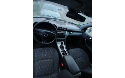 mercedes-benz-c-200 - 1