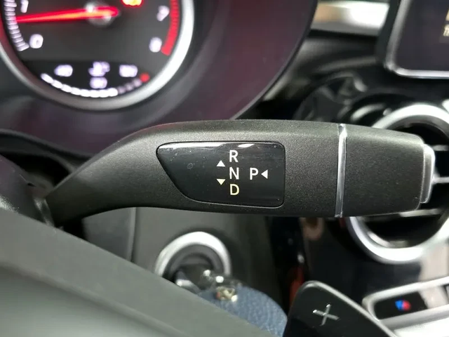 Mercedes-Benz C 200 - автомобили, коли, обяви за нови и употребявани 8