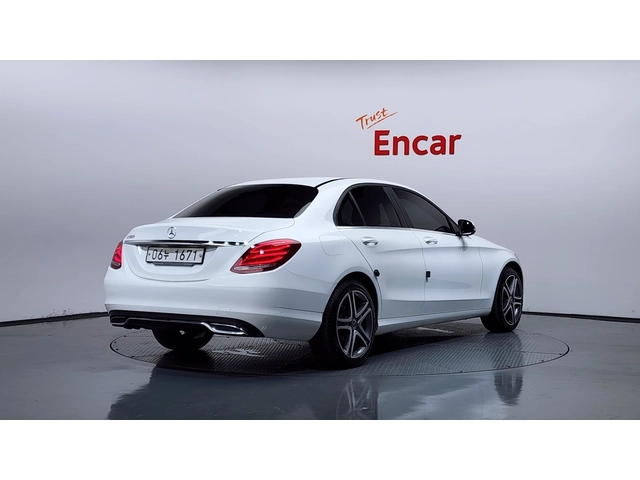 Mercedes-Benz C 200 - автомобили, коли, обяви за нови и употребявани 1