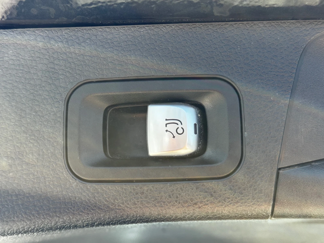 Mercedes-Benz C 220 2.2D 170kc. Сервизна история Теглич Е6 - автомобили, коли, обяви за нови и употребявани 14