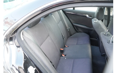 Mercedes-Benz C 220 Перфектен/Обслужен - автомобили, коли, обяви за нови и употребявани 9