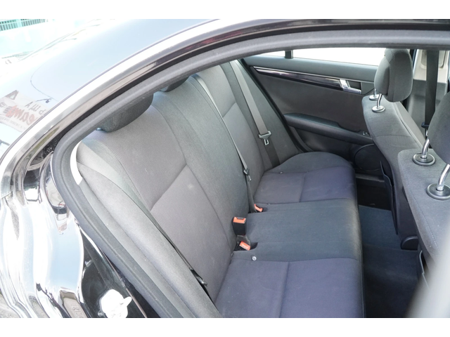 Mercedes-Benz C 220 Перфектен/Обслужен - автомобили, коли, обяви за нови и употребявани 9