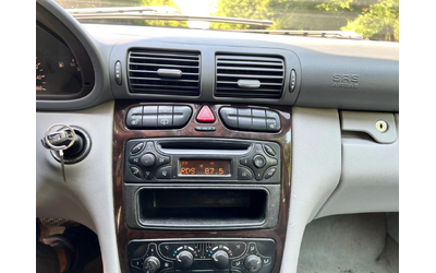 Mercedes-Benz C 220 - автомобили, коли, обяви за нови и употребявани 10