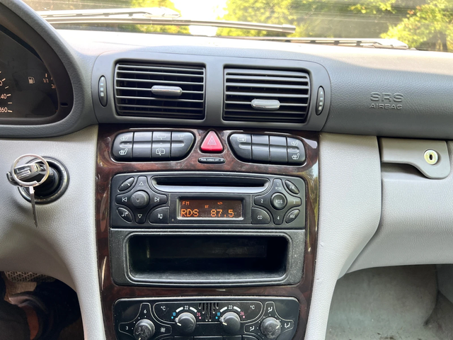 Mercedes-Benz C 220 - автомобили, коли, обяви за нови и употребявани 10