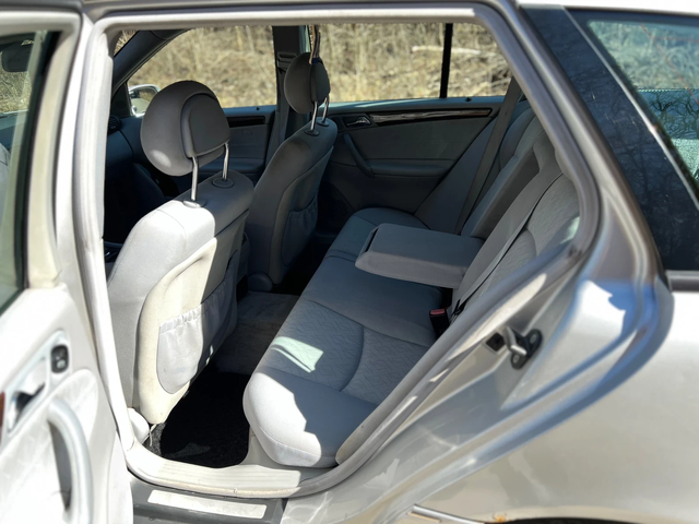 Mercedes-Benz C 220 - автомобили, коли, обяви за нови и употребявани 11