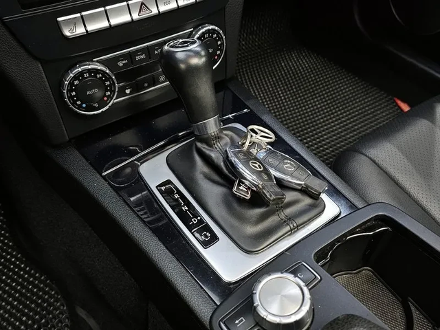 Mercedes-Benz C 220 CDI - автомобили, коли, обяви за нови и употребявани 8