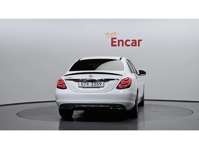 Mercedes-Benz C 220 - автомобили, коли, обяви за нови и употребявани 3