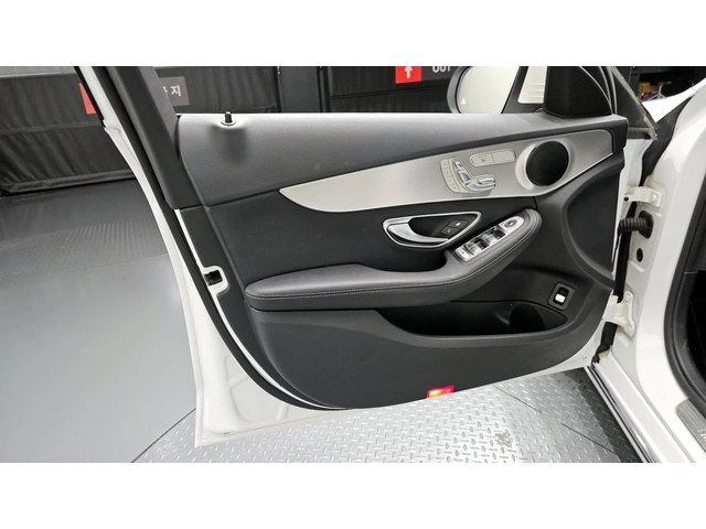 Mercedes-Benz C 220 - автомобили, коли, обяви за нови и употребявани 10