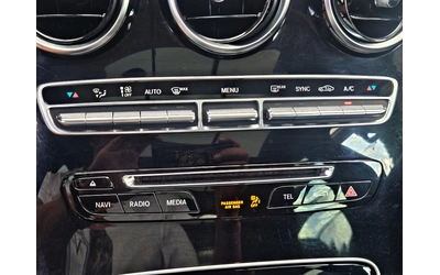 Mercedes-Benz C 220 ! AMG/PANORAMA/CAMERA/MULTIBEAM/BURMESTER/AUTO H/L - автомобили, коли, обяви за нови и употребявани 12