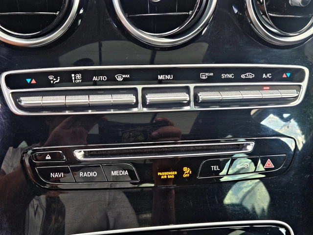 Mercedes-Benz C 220 ! AMG/PANORAMA/CAMERA/MULTIBEAM/BURMESTER/AUTO H/L - автомобили, коли, обяви за нови и употребявани 12