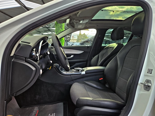Mercedes-Benz C 220 ! AMG/PANORAMA/CAMERA/MULTIBEAM/BURMESTER/AUTO H/L - автомобили, коли, обяви за нови и употребявани 14