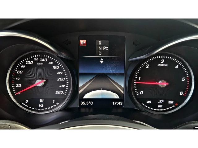 Mercedes-Benz C 220 ! AMG/PANORAMA/CAMERA/MULTIBEAM/BURMESTER/AUTO H/L - автомобили, коли, обяви за нови и употребявани 9