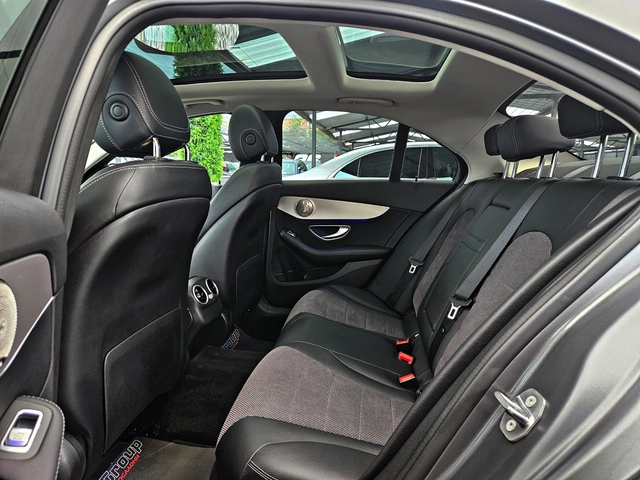 Mercedes-Benz C 220 ! AMG/4MAT/STELTH MATT/DIGITAL/PANO/CAMERA/ПОДГР/L - автомобили, коли, обяви за нови и употребявани 15