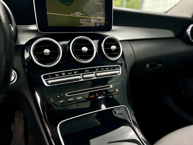 Mercedes-Benz C 220 AMG LINE / ПАНОРАМЕН ТАВАН / KEYLESS GO - автомобили, коли, обяви за нови и употребявани 12