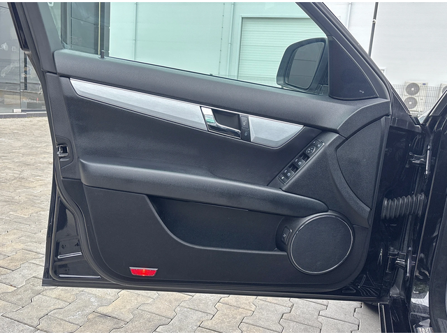 Mercedes-Benz C 230 i Avantgarde - автомобили, коли, обяви за нови и употребявани 11