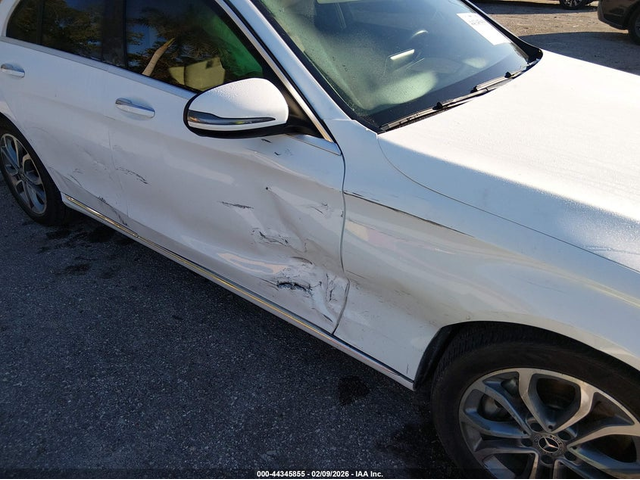 Mercedes-Benz C 300 2.0L I-4 DI, DOHC, VVT, TURBO, 241HP All Wheel Drive - автомобили, коли, обяви за нови и употребявани 5