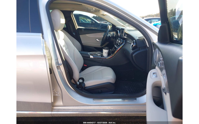 mercedes-benz-c-300-2-0l-i-4-di-dohc-vvt-turbo-241hp-all-wheel-drive - 4