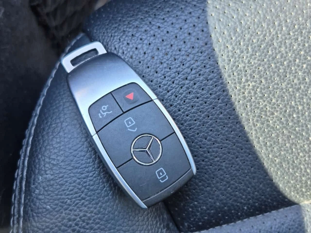 Mercedes-Benz C 300 ПОДГРЕВИ * ПАНО * KEYLESS * CARFAX - автомобили, коли, обяви за нови и употребявани 7
