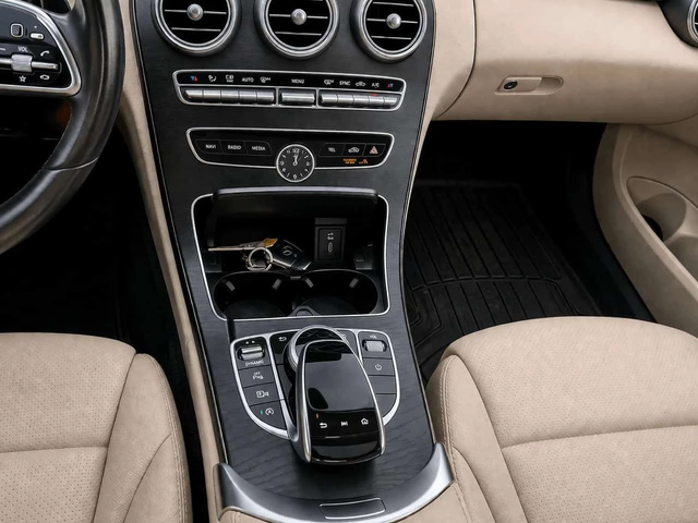 Mercedes-Benz C 300 CARFAX/Дигитален КМ./Кожа/Нави/Подгрев/Панорама - автомобили, коли, обяви за нови и употребявани 12