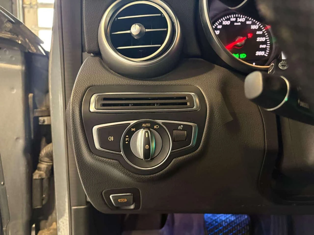 Mercedes-Benz C 300 Keyless| Sunroof| Ambient| Burmester| - автомобили, коли, обяви за нови и употребявани 16