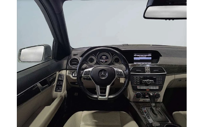 Mercedes-Benz W100 * 4MATIC / Leather / Sunroof / Nav / Heated Seats - автомобили, коли, обяви за нови и употребявани 9