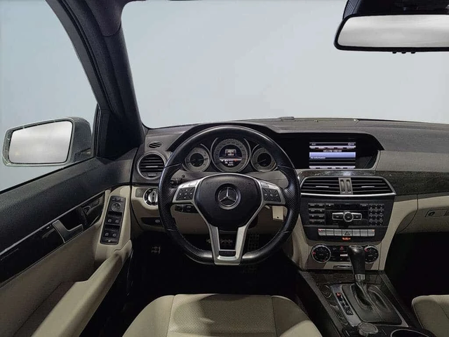 Mercedes-Benz W100 * 4MATIC / Leather / Sunroof / Nav / Heated Seats - автомобили, коли, обяви за нови и употребявани 9