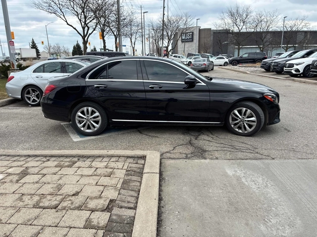 Mercedes-Benz C 300 - автомобили, коли, обяви за нови и употребявани 3