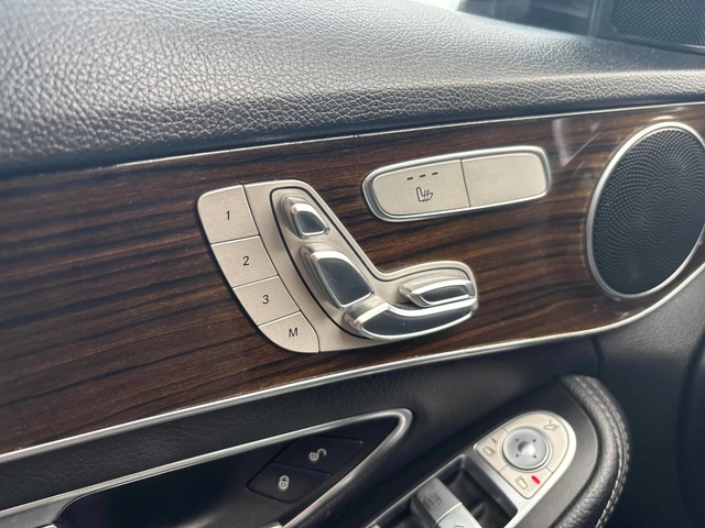 Mercedes-Benz C 300 - автомобили, коли, обяви за нови и употребявани 11