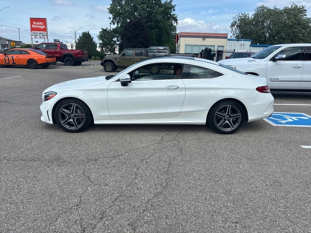 Mercedes-Benz C 300 4MATIC * ПОДГРЕВ * ПАНОРАМА * 360 * CARFAX - автомобили, коли, обяви за нови и употребявани 1