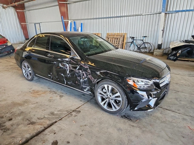 Mercedes-Benz C 300 Sedan 2.0 Turbo - автомобили, коли, обяви за нови и употребявани 2