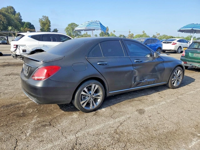 Mercedes-Benz C 300 - автомобили, коли, обяви за нови и употребявани 2