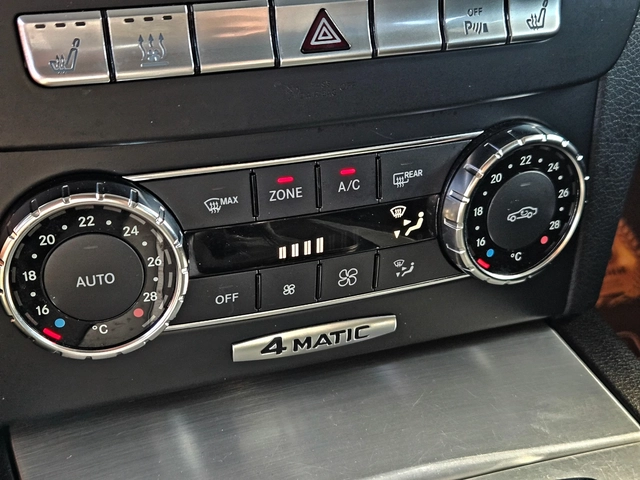 Mercedes-Benz C 300 AMG/4MAT/FACE/DISTRONIC/ПОДГРЕВ/LINE ASYST/LIZING - автомобили, коли, обяви за нови и употребявани 14